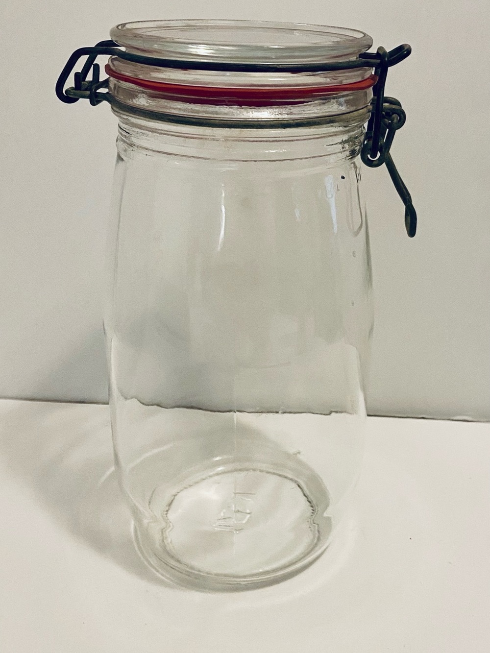 ARC France Glass Storage Jar with Seal, 1.5L. No chips, cracks.